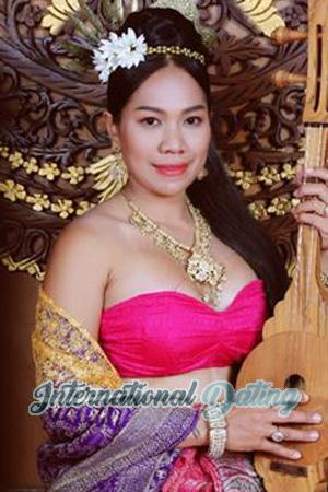 195003 - Piyaphach (Amy) Age: 38 - Thailand