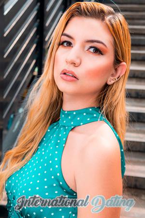 206488 - Laura Age: 26 - Colombia