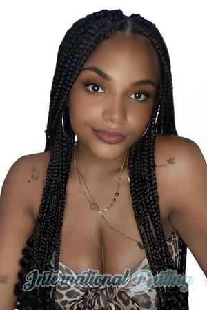 215374 - Yineth Age: 30 - Colombia