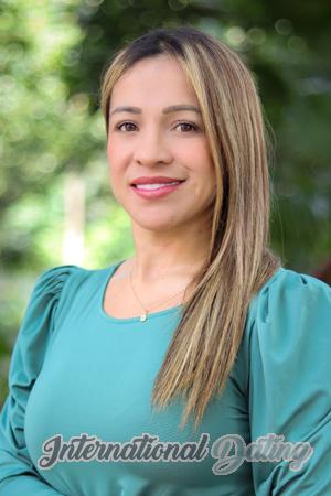 218134 - Laura Age: 36 - Colombia