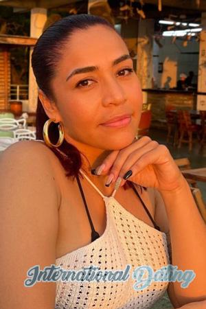 220125 - Yesenia Age: 37 - Colombia