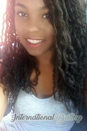 220209 - Raychell Age: 32 - Costa Rica