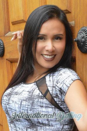 220406 - Fiorella Age: 40 - Peru