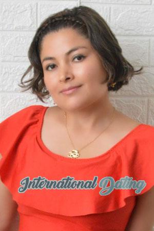 220425 - Yesica Age: 34 - Peru