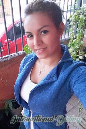 223464 - Laura Age: 37 - Costa Rica