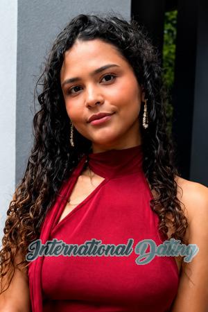 227693 - Laura Age: 19 - Colombia